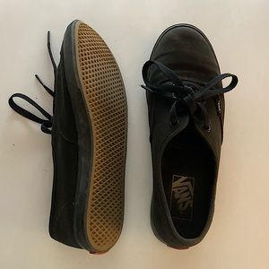 BLACK VANS SNEAKER SHOES WOMANS SIZE 8